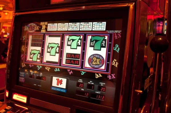 janji33 home screen on mobile showing sportsbook fixtures, live dealer tables and slot games